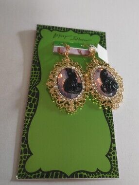 BNWT New Release Betsey Johnson Halloween Black Cat Cameo Dangle Earrings